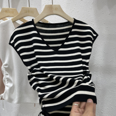 批发纯欲风V领短袖<b class='q'>T</b>恤女设计感褶皱短款无袖背心百搭修身显瘦<b class='q'>t</b><b class='q'>血</b>上衣