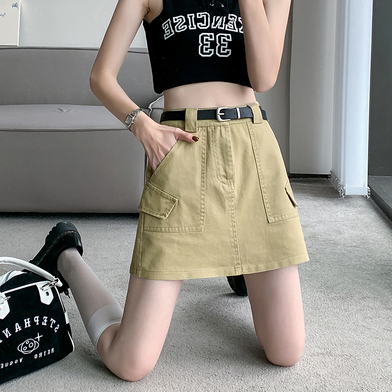 Actual shot of 2024 new military industrial uniforms that hit the streets and became popular online for hot girls. Slim-fitting women’s high-waisted versatile skirts and delivery belts.