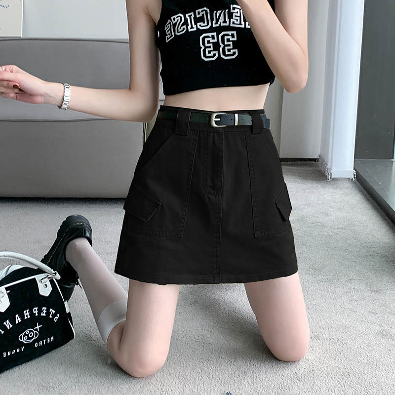 Actual shot of 2024 new military industrial uniforms that hit the streets and became popular online for hot girls. Slim-fitting women’s high-waisted versatile skirts and delivery belts.