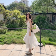 很仙的连衣裙女装夏季2023新款韩版蕾丝拼接中长款显瘦蛋糕吊带裙