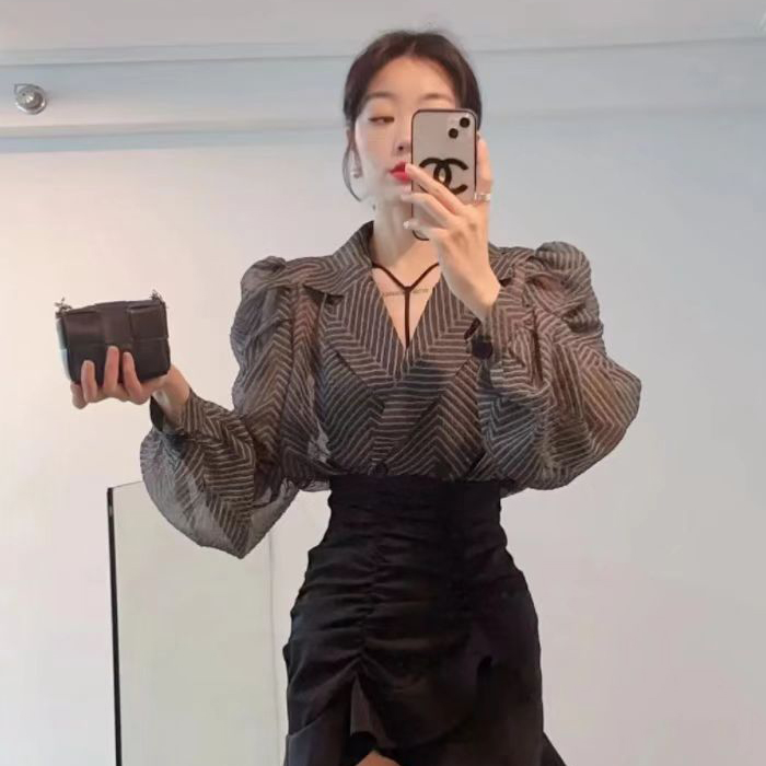 프랑스식 품격 고급 센스 정장 칼라 셔츠 여성 2026 봄 새로운 디자인 센스 작은 대중 얇은 스타일 셔츠 맨위