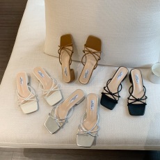 批发2026年法式浪漫夏季新款<b class='q'>韩版</b>极简粗跟方头度假沙滩风凉拖鞋女外穿