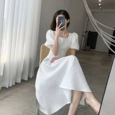 法式初恋白色大摆长裙子2026夏新款方领显瘦气质提花领证连衣裙女