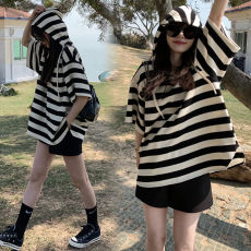 夏季时尚款条纹孕妇套装洋气减龄外出休闲遮肚上衣托腹短裤两件套