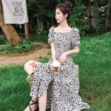 批发法式茶歇裙夏季日常出游高级感黑色雪纺碎花开叉收腰超显瘦<b class='q'>连衣裙</b>