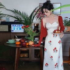 批发法式温柔初恋碎花吊带连衣裙女夏设计小众高级感盐甜显瘦气质<b class='q'>长裙</b>