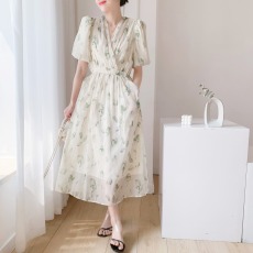 批发温柔风气质v领碎花短袖<b class='q'>连衣裙</b><b class='q'>女</b>2026年夏季韩版新款收腰长款裙子