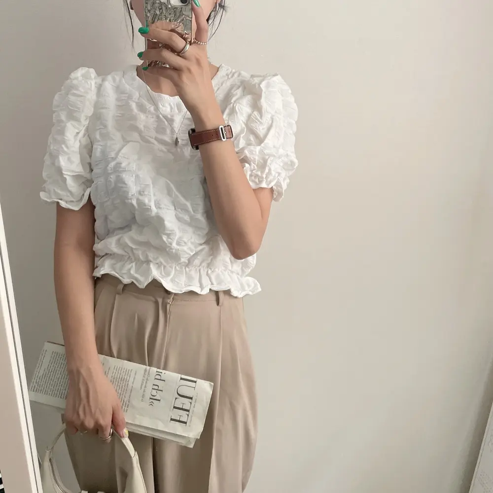 주름 디테일 퍼프소매 라운드넥 블라우스 상세 이미지 2