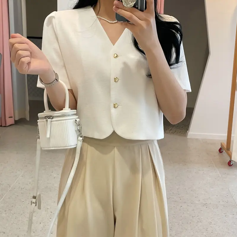 프렌치 스타일 심장 모양 단추 V넥 아우터 상세 이미지 3