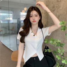 批发晨领不规则别致V领T恤女夏季新款微胖显瘦修身设计感短袖<b class='q'>开衫</b>上衣