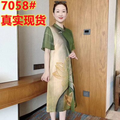 中年妈妈夏装时尚连衣裙2023新款中老年女母亲节气质短袖长裙子50
