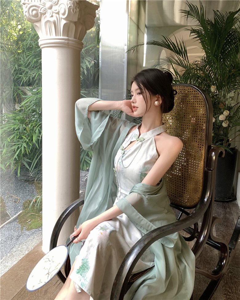 Summer sexy temperament hanging neck, cinched waist, slit and slim fit cheongsam dress, wrapped buttocks skirt+cardigan_voghion.com