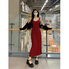 批发港风复古氛围感红色吊带连衣裙针织开衫两件套设计感气质显瘦长裙