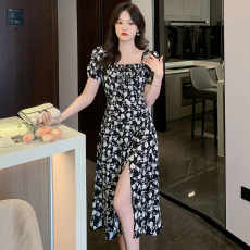 批发实拍 黑色碎花<b class='q'>连衣裙</b>女2026夏新款高级感法式显瘦方领开叉长裙