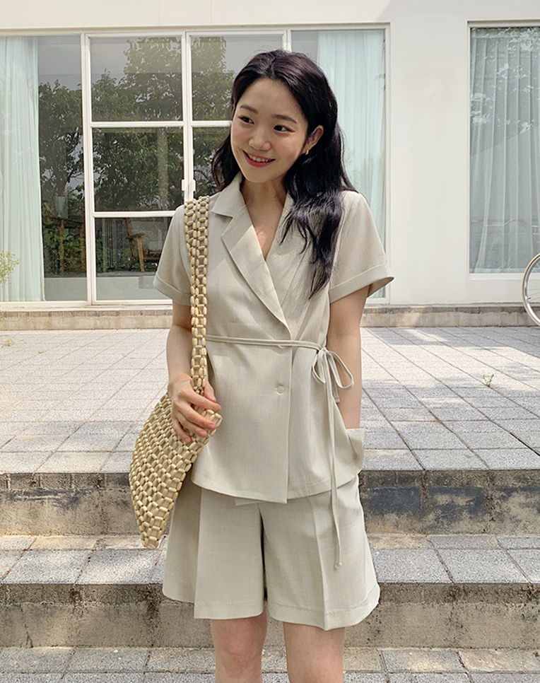 있음 선적 레트로 품격 폴로 칼라 레이스업 허리 수축 슬림해 보이는 재킷 하이웨이스트 넓은 다리 캐주얼 반바지 세트