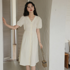 批发实拍2026年夏季法式v领复古小清新气质高级感显瘦泡泡袖长裙