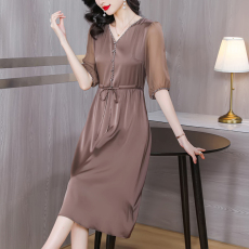 批发母亲节送妈妈高端夏装新款真丝连衣裙中老年女时尚V领桑蚕丝裙子