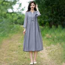 批发实拍 高级感重工刺绣V领<b class='q'>连衣裙</b>女2026夏季法式宽松显瘦气质两件套