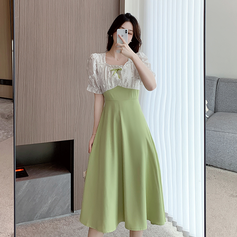 实拍2023夏季新款蕾丝拼接法式复古绿色显白显瘦方领温柔风连衣裙