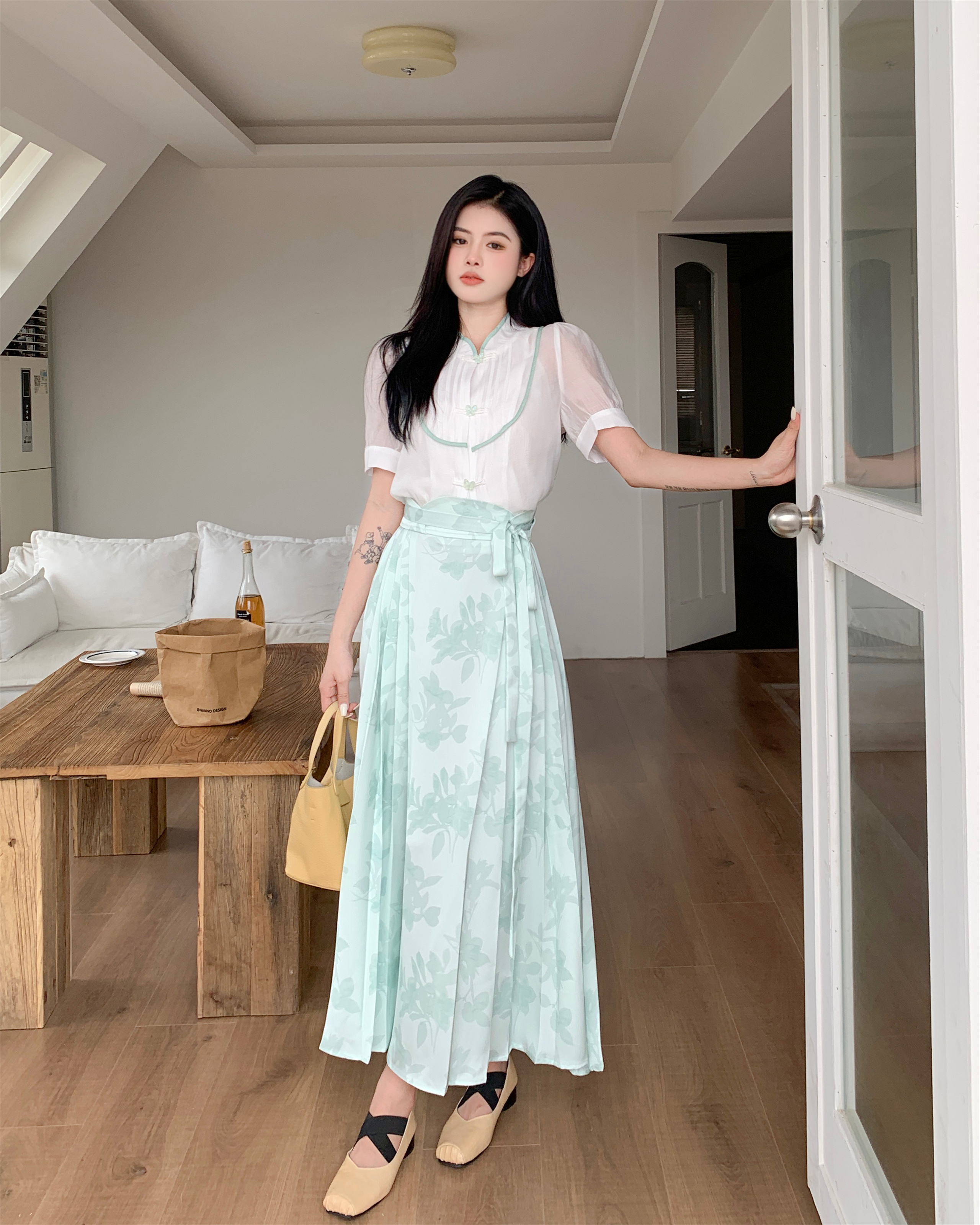 BY29398# 新中式短款上衣女夏季国风禅意盘扣衬衫+缎面高腰马面裙国风 服裝批發女裝批發服飾貨源