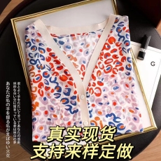 批发一线大品牌高端剪标女装外贸货出口<b class='q'>原</b><b class='q'>单</b>桑蚕真丝印花V领开衫上衣