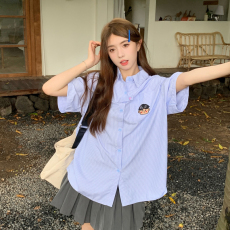批发韩版学院风条纹短袖蓝色衬衫女2026夏季小众设计感慵懒风<b class='q'>休闲</b>上衣