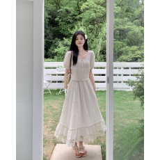 批发夏季小清新<b class='q'>甜美</b>气质肌理感圆领小衫+蕾丝拼接半身裙复古显瘦套装