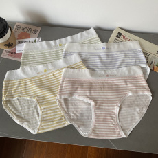 批发实拍实价4条装条纹纯棉裆<b class='q'>内裤</b>女中腰日系性感<b class='q'>可爱</b>简约少女三角裤