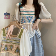 批发实拍实价 新版韩风方领设计感钩花镂空拼接<b class='q'>短袖</b>