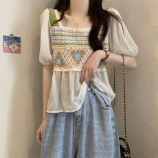 批发实拍实价 新版韩风方领设计感钩花镂空拼接<b class='q'>短袖</b>