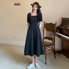 批发法式复古方领泡泡袖<b class='q'>连衣裙</b>女夏季2026年新款收腰显瘦气质过膝长裙
