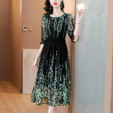 批发2026年新款<b class='q'>真丝</b>高端气质夏季名媛风淑<b class='q'>女</b>法式收腰碎花<b class='q'>连衣裙</b>
