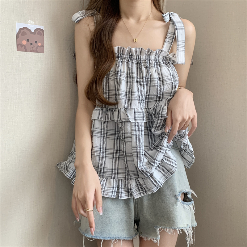 Actual shot of a stylish plaid short sleeveless outer sling summer new style sweet hot girl internet celebrity temperament vest