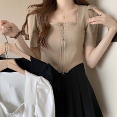 批发晨领大码小众设计感方领短袖t恤女<b class='q'>夏季</b>胖MM不规则显瘦拉链上衣女