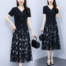 批发实拍2026年夏装新款短袖碎花连衣裙大码气质收腰显瘦时尚两件套