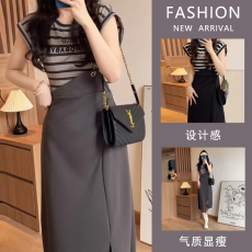 批发<b class='q'>外出</b>哺乳2026夏季设计显瘦拼接条纹T恤中长款背带裙假两件连衣裙