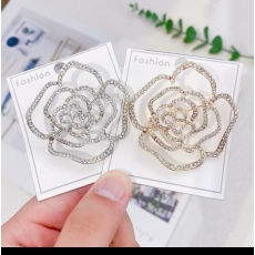 批发小香风时尚镂空山茶花高档奢华别针西装外套<b class='q'>连衣裙</b>百搭配饰