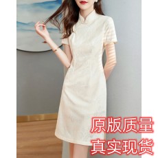 批发沫晗依美2023夏季新款<b class='q'>优雅</b>盘扣立领短袖肌理感浅色改良旗袍连衣裙