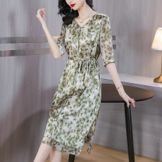 批发母亲节妈妈夏装时尚V领桑蚕丝连衣裙中老年女30岁高贵桑蚕丝裙子