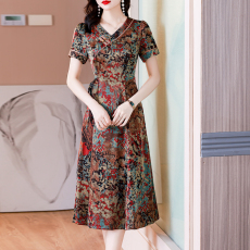 批发实拍   醋酸妈妈装连衣裙2023新款女<b class='q'>夏</b>气质时尚百搭印花裙子