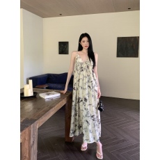 批发实拍实价  气质优雅度假风碎花V领吊带连衣长裙