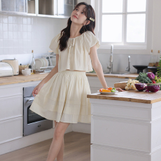 批发实拍2026年夏季法式系带一字肩短款泡泡袖衬衫高腰半身伞裙两件套