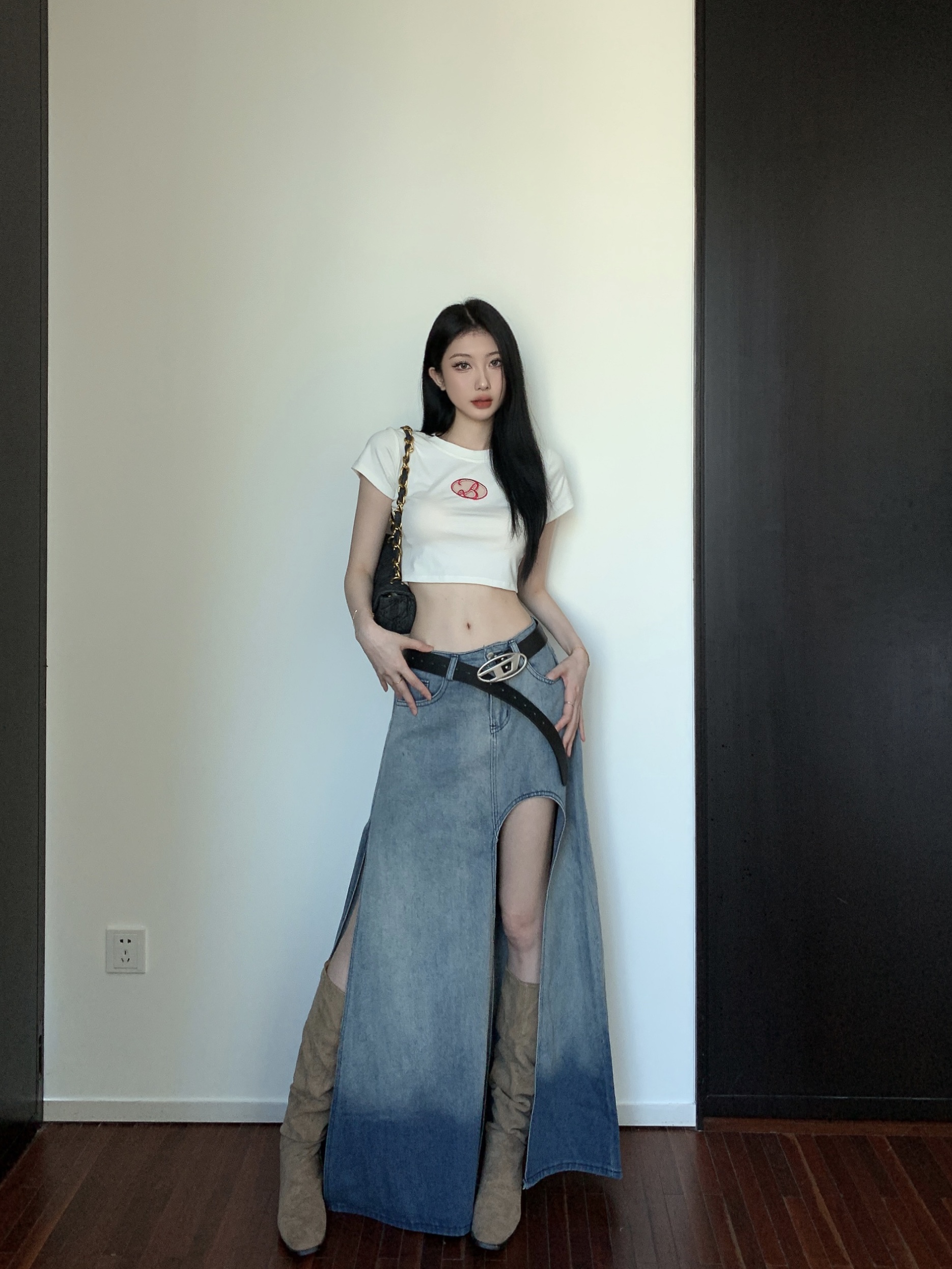 실사 정가 그라데이션 색상 불규칙 측면 트임 데님 반신 스커트 여성 여름 새로운 도루 센스 치마