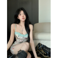 批发实价实拍 夏季新款小众设计感<b class='q'>蕾丝</b>印花性感开叉吊带连衣裙
