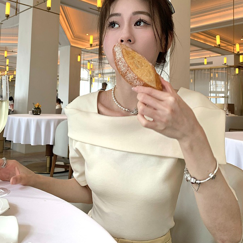 Korean version of the one-shoulder short-sleeved T-shirt women's self-cultivation and slimming short design sense celebrity wind top summer