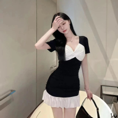 批发性感V领<b class='q'>连衣裙</b>夏季新款气质撞色荷叶边褶皱显瘦包臀短裙