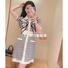 批发2023夏季新款正品女装翻领泡泡袖条纹针织<b class='q'>连衣裙</b>P225402C