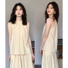 批发法式气质微皱感挂脖背心大摆松紧腰<b class='q'>花苞</b>半<b class='q'>裙</b>两件套装