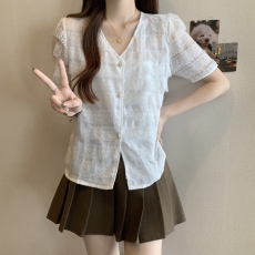 批发实拍2026夏装V领设计感蕾丝上衣减龄<b class='q'>大码</b>胖mm衬衫M-4XL200斤