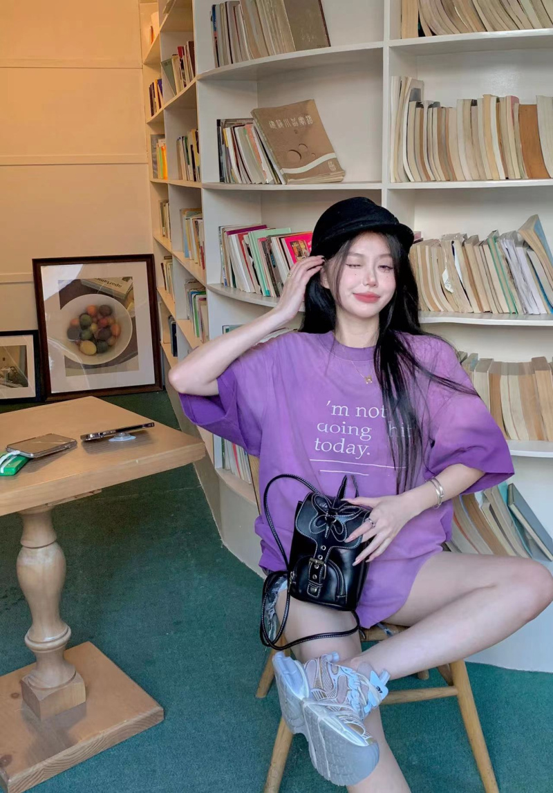 Actual shot~How long have I loved the gradient Purple Vete embroidered tee?